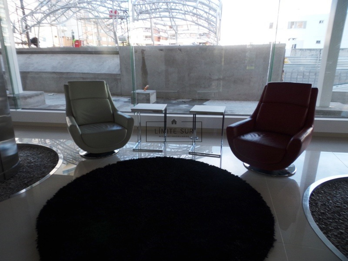 Apartamento ID.101 - Excelente torre con servicios a 100 mts de Playa Brava