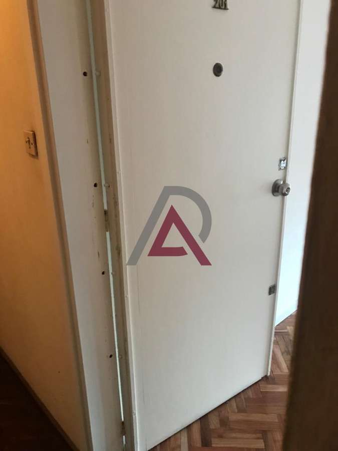 Apartamento ID.61 - VENTA  Apartamento sobre 18 de Julio! con Renta 