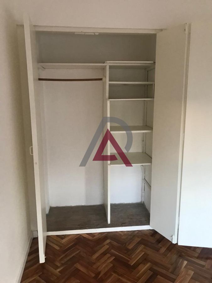 Apartamento ID.61 - VENTA  Apartamento sobre 18 de Julio! con Renta 
