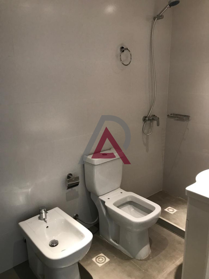 Apartamento ID.61 - VENTA  Apartamento sobre 18 de Julio! con Renta 