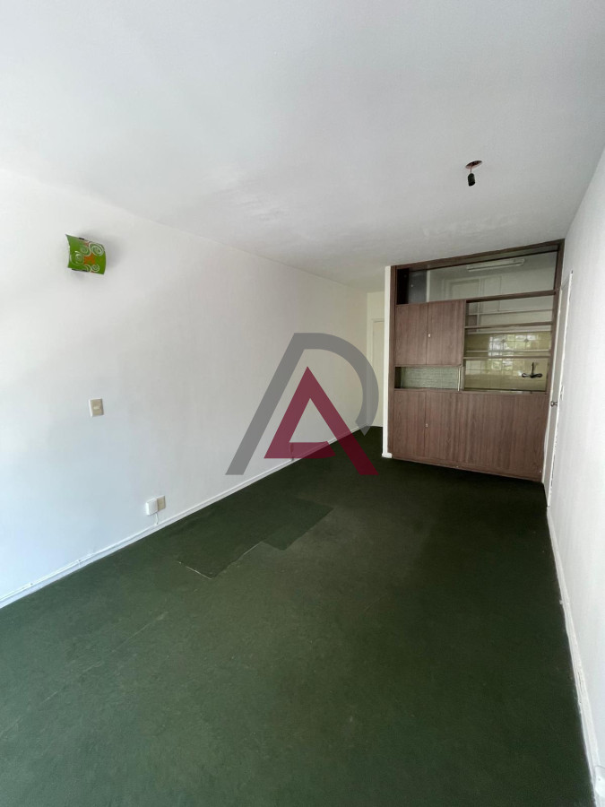 Apartamento ID.255 - VENTA APARTAMENTO 1 Dorm.- CENTRO -Tel. 097.094.674