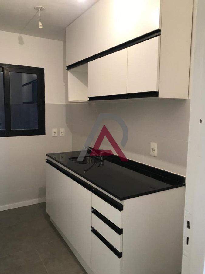 Apartamento ID.61 - VENTA  Apartamento sobre 18 de Julio! con Renta 