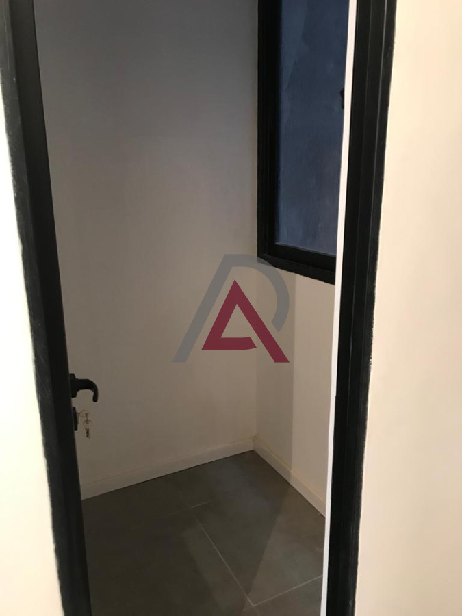 Apartamento ID.61 - VENTA  Apartamento sobre 18 de Julio! con Renta 