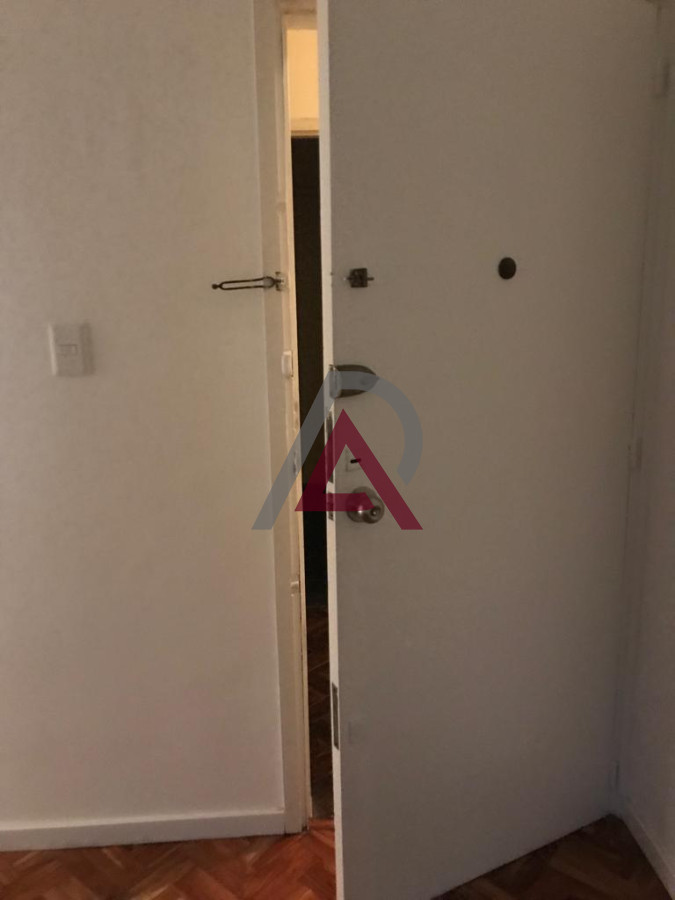 Apartamento ID.61 - VENTA  Apartamento sobre 18 de Julio! con Renta 