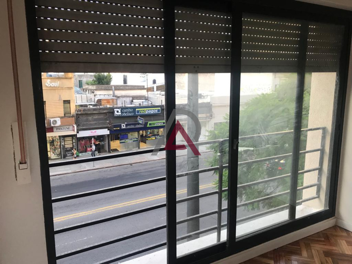 Apartamento ID.61 - VENTA  Apartamento sobre 18 de Julio! con Renta 