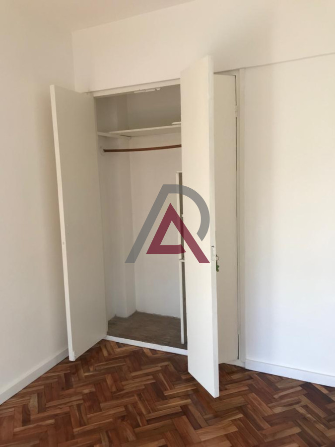 Apartamento ID.61 - VENTA  Apartamento sobre 18 de Julio! con Renta 