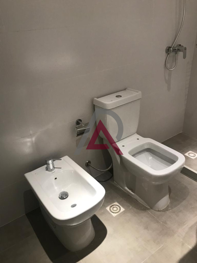 Apartamento ID.61 - VENTA  Apartamento sobre 18 de Julio! con Renta 