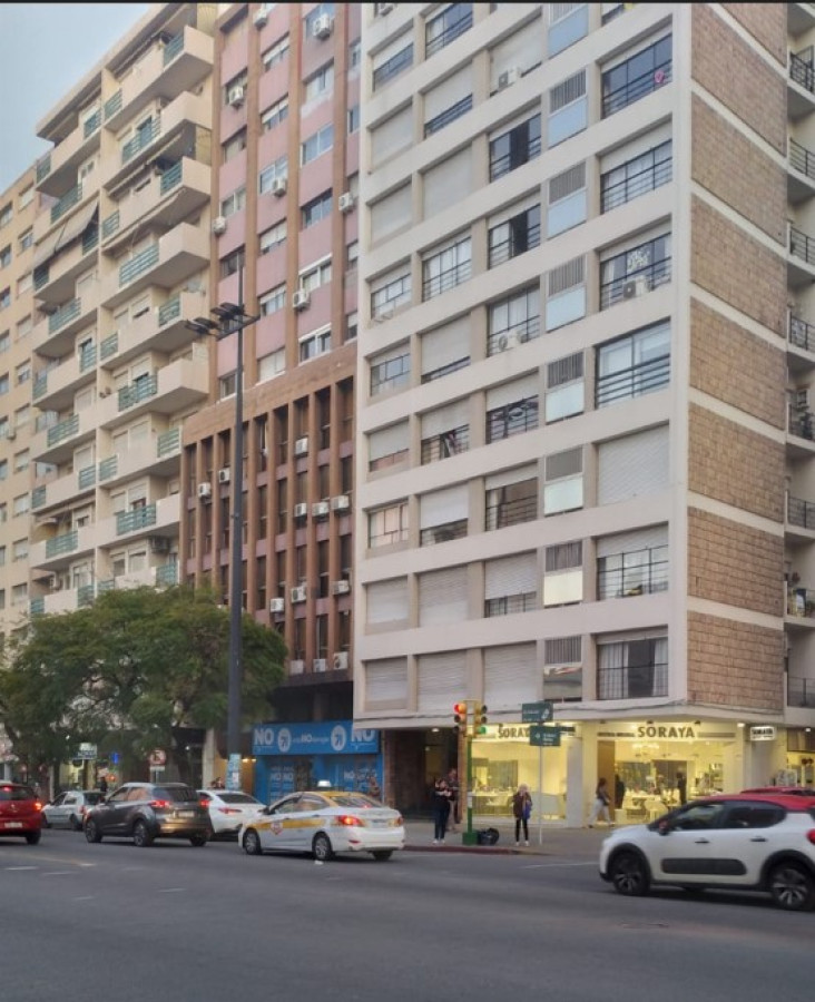 VENTA  Apartamento sobre 18 de Julio! con Renta 