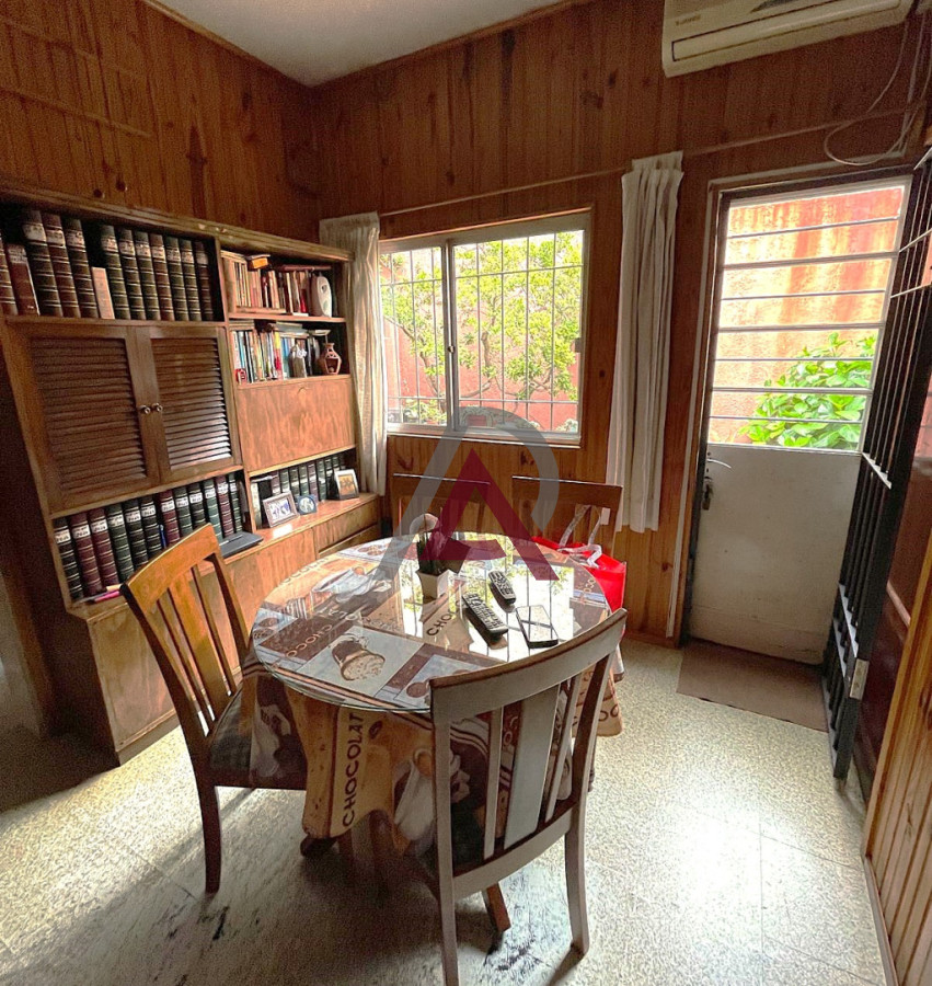 Casa ID.322 - VENTA CASA -4 Dor, 2 Baños-Garaje-Parrillero-Jacinto Vera-Bzo.Oriental