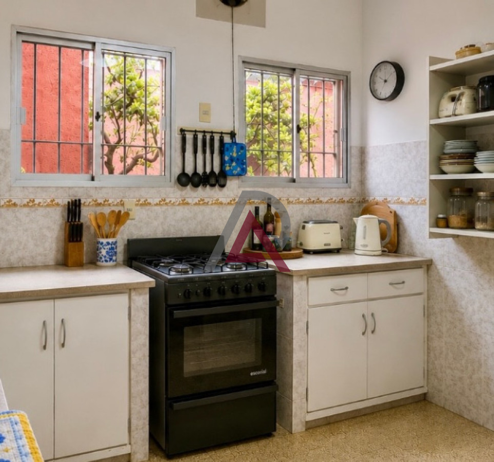 Casa ID.322 - VENTA CASA -4 Dor, 2 Baños-Garaje-Parrillero-Jacinto Vera-Bzo.Oriental