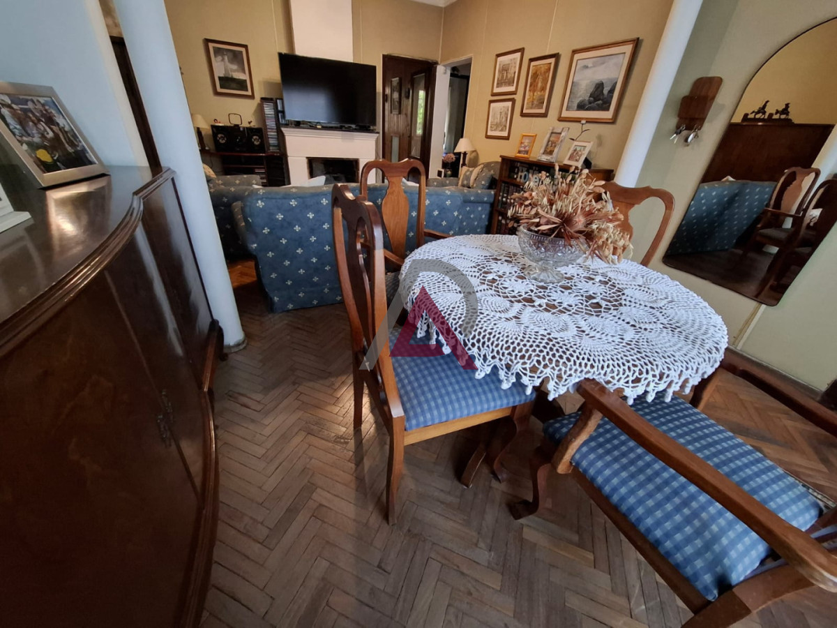Casa ID.322 - VENTA CASA -4 Dor, 2 Baños-Garaje-Parrillero-Jacinto Vera-Bzo.Oriental