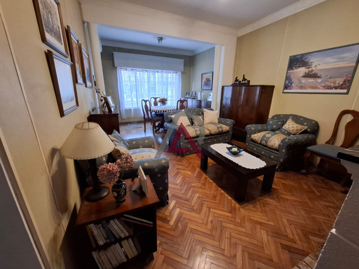 Casa ID.322 - VENTA CASA -4 Dor, 2 Baños-Garaje-Parrillero-Jacinto Vera-Bzo.Oriental