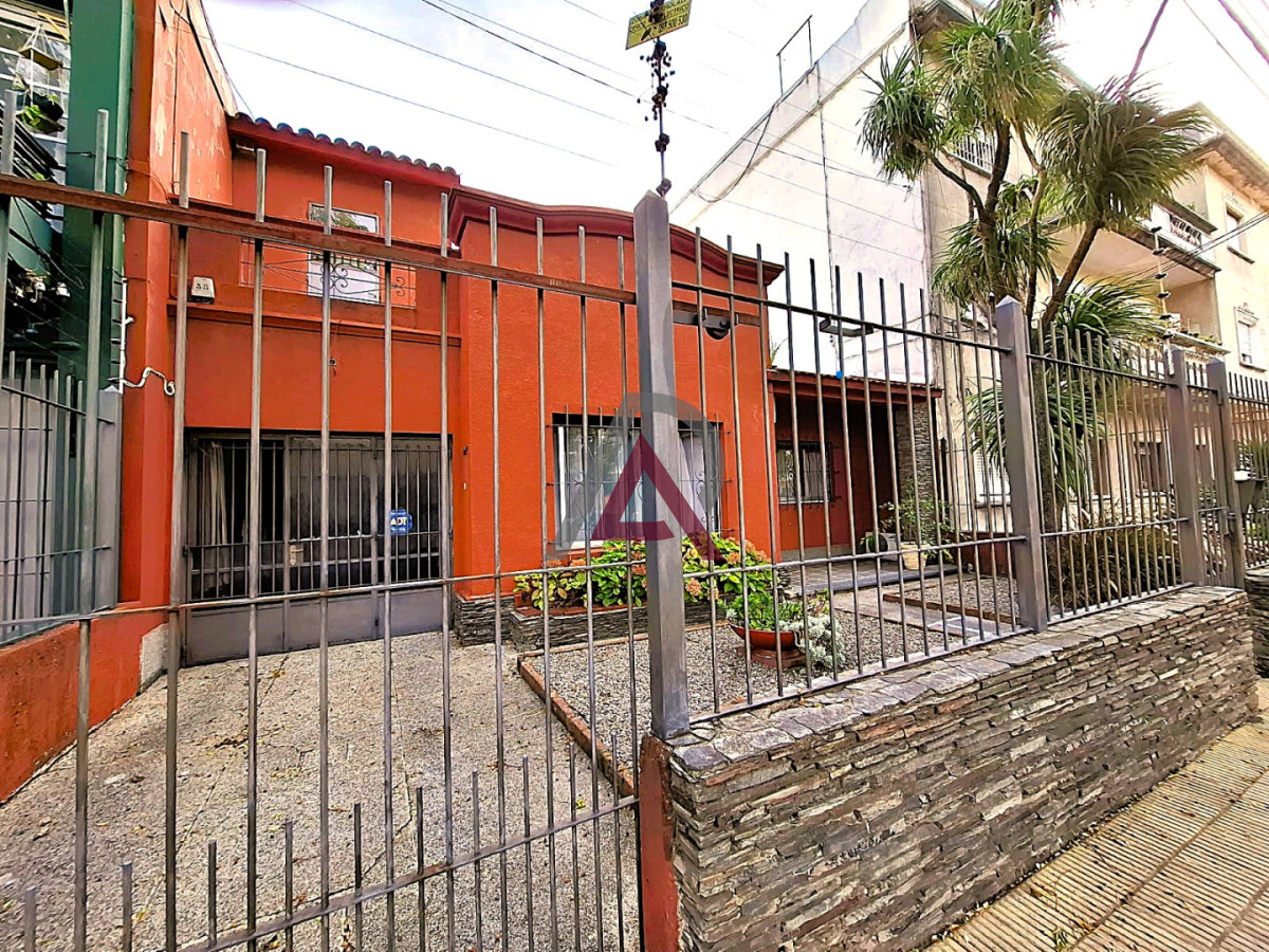 Casa ID.322 - VENTA CASA -4 Dor, 2 Baños-Garaje-Parrillero-Jacinto Vera-Bzo.Oriental