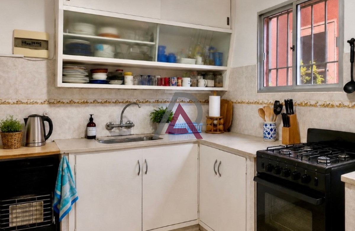 Casa ID.322 - VENTA CASA -4 Dor, 2 Baños-Garaje-Parrillero-Jacinto Vera-Bzo.Oriental