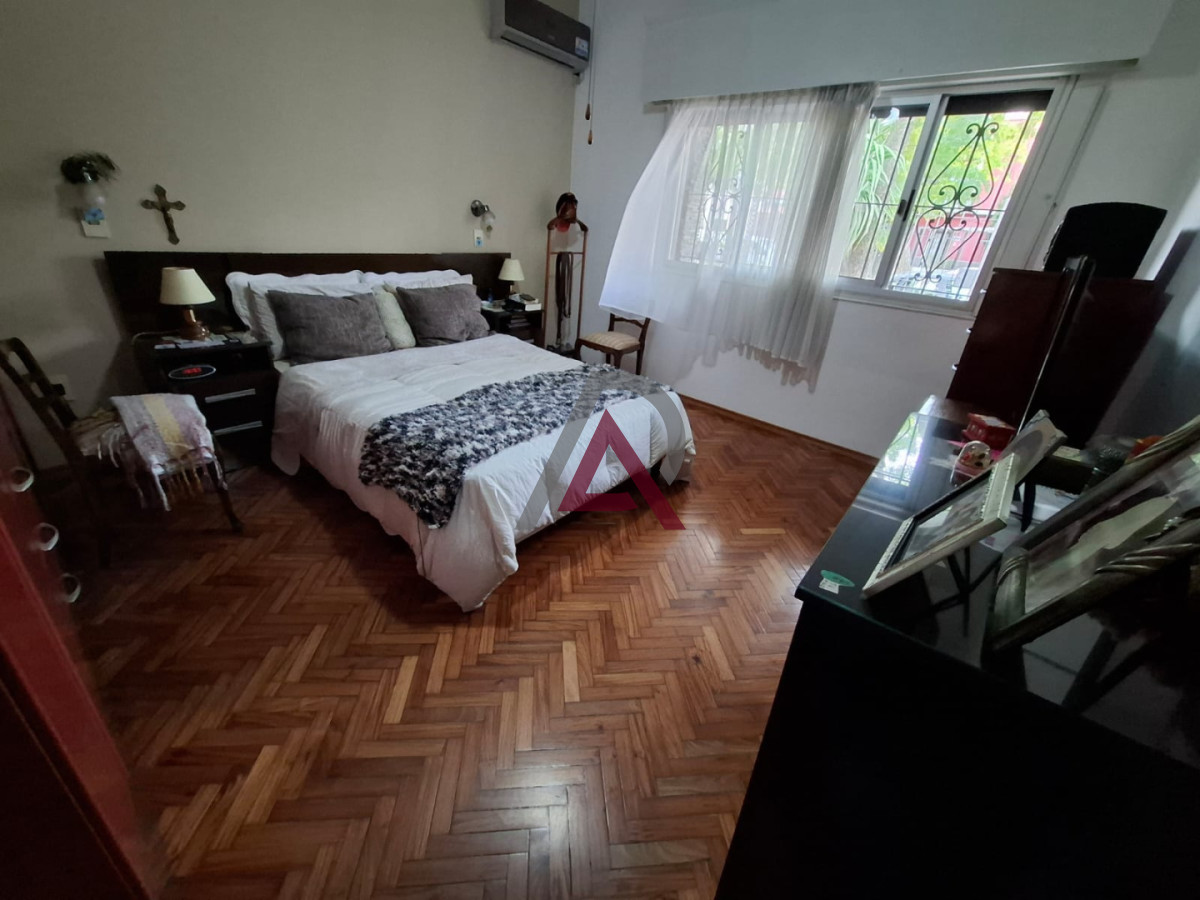Casa ID.322 - VENTA CASA -4 Dor, 2 Baños-Garaje-Parrillero-Jacinto Vera-Bzo.Oriental