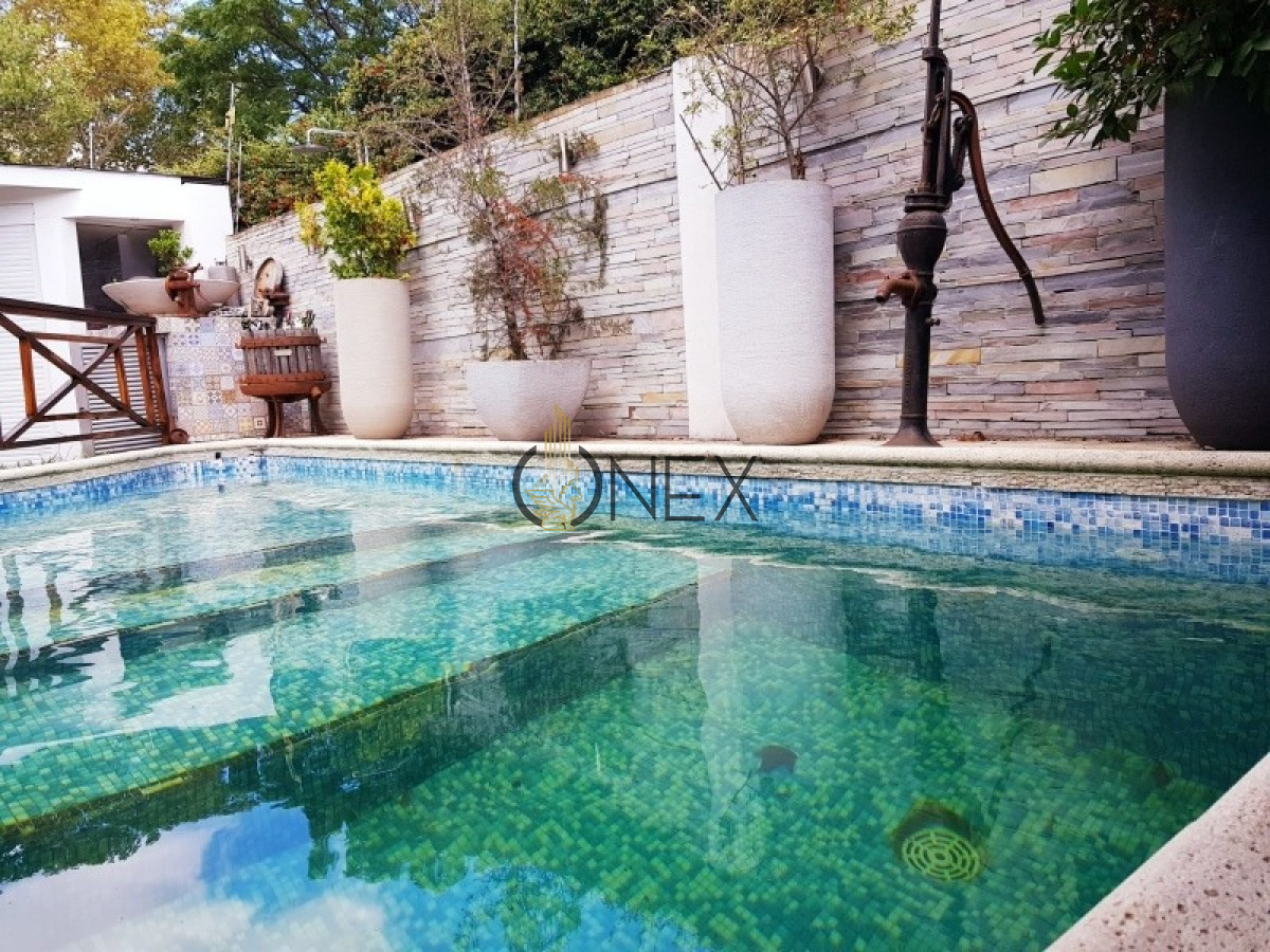 Casa ID.2941 - Venta Espectacular Casa En Esquina Zona Prado