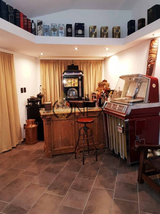 Casa ID.2941 - Venta Espectacular Casa En Esquina Zona Prado
