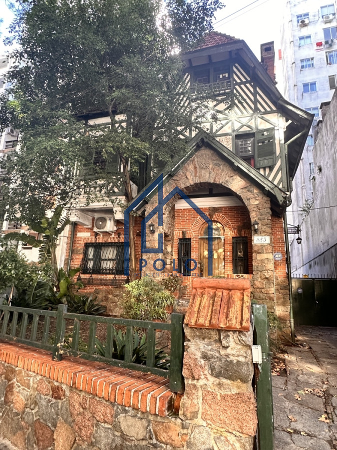 Casa ID.129 - Alquiler Casa con 6 Dormitorios en Pocitos y con estacionamiento (cod 888)