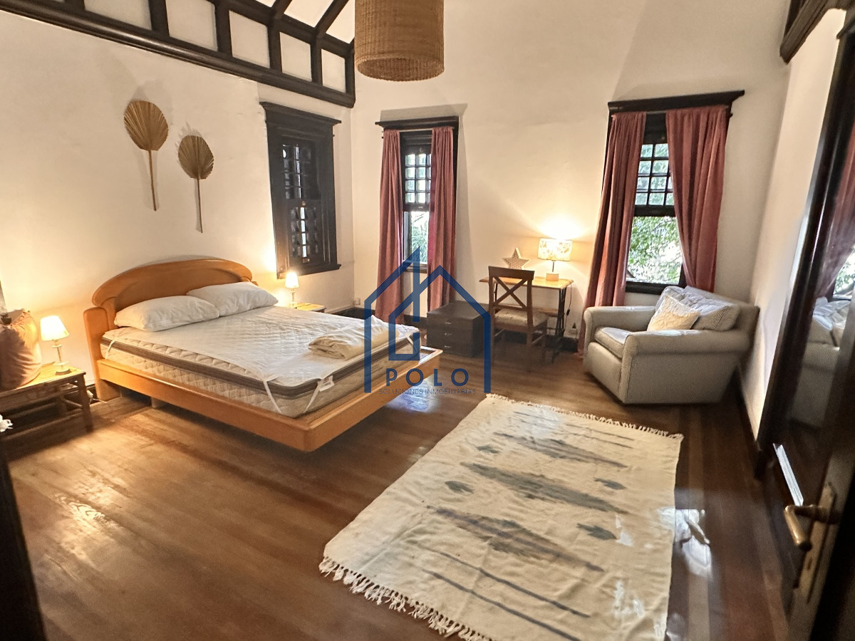 Casa ID.129 - Alquiler Casa con 6 Dormitorios en Pocitos y con estacionamiento (cod 888)