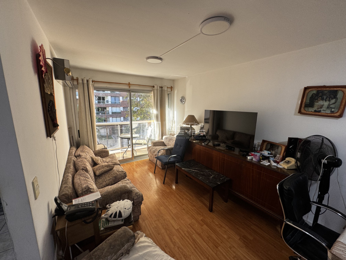 Apartamento ID.1572 - Venta Apartamento 2 Dormitorios en Punta Carretas con Orientación Noroeste.