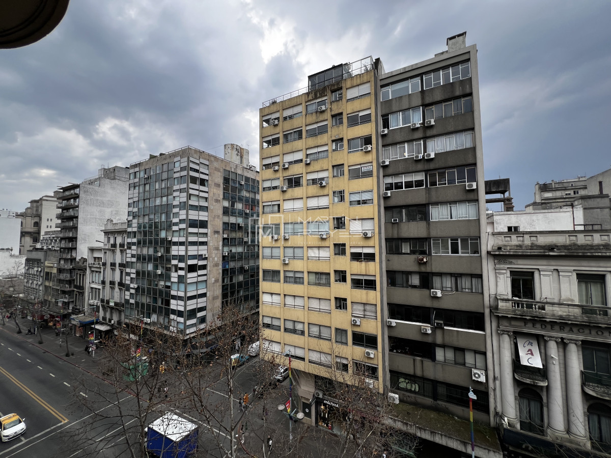 Apartamento ID.1125 - Venta Departamento de 14 Dormitorios sobre 18 de Julio (cod 1125)