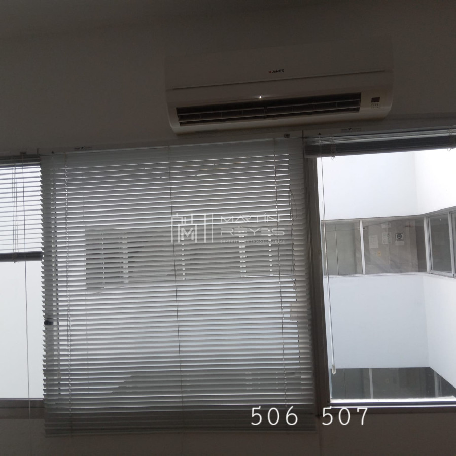 Apartamento ID.803/Alquiler-oficina-80m-en-Ciudad-Vieja-(cod-803) - Alquiler oficina 80m en Ciudad Vieja (cod 803)