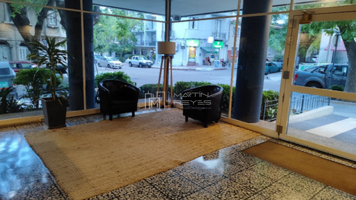 Apartamento ID.1207 - Venta apartamento 3 dormitorios y servicio con garaje fijo en Punta Carretas