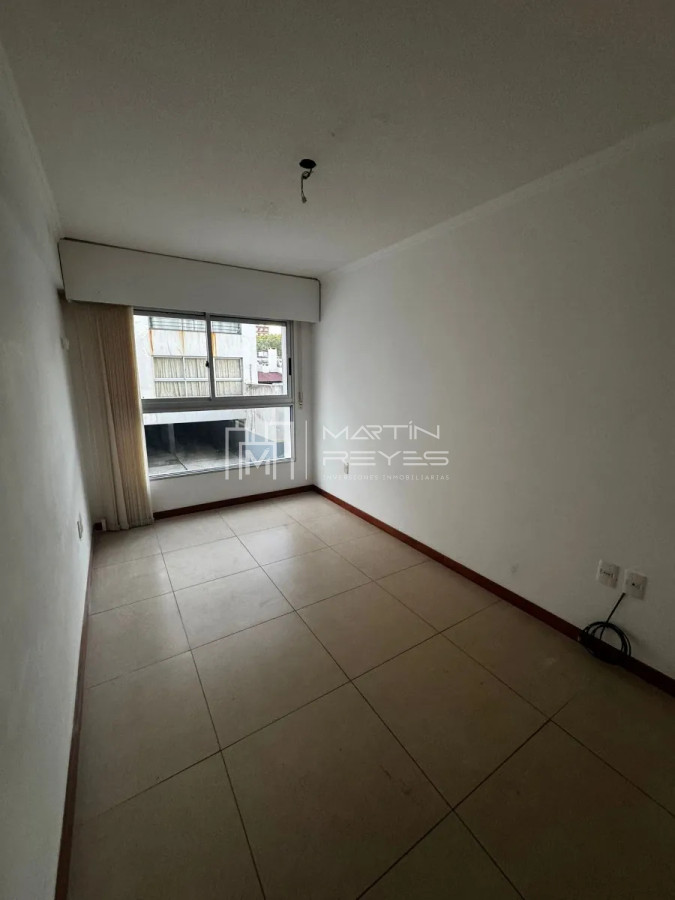 Apartamento ID.1247/Alquiler-amplio-Apartamento-de-2-dormitorios-en-Puerto-del-Buceo-(cod-1247) - Alquiler amplio Apartamento de 2 dormitorios en Puerto del Buceo (cod 1247)