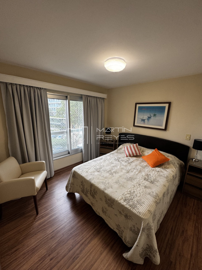 Apartamento ID.1573 - Alquiler Apartamento Amueblado de 2 Dormitorios con garaje en Torres Náuticas | Puerto del Buceo