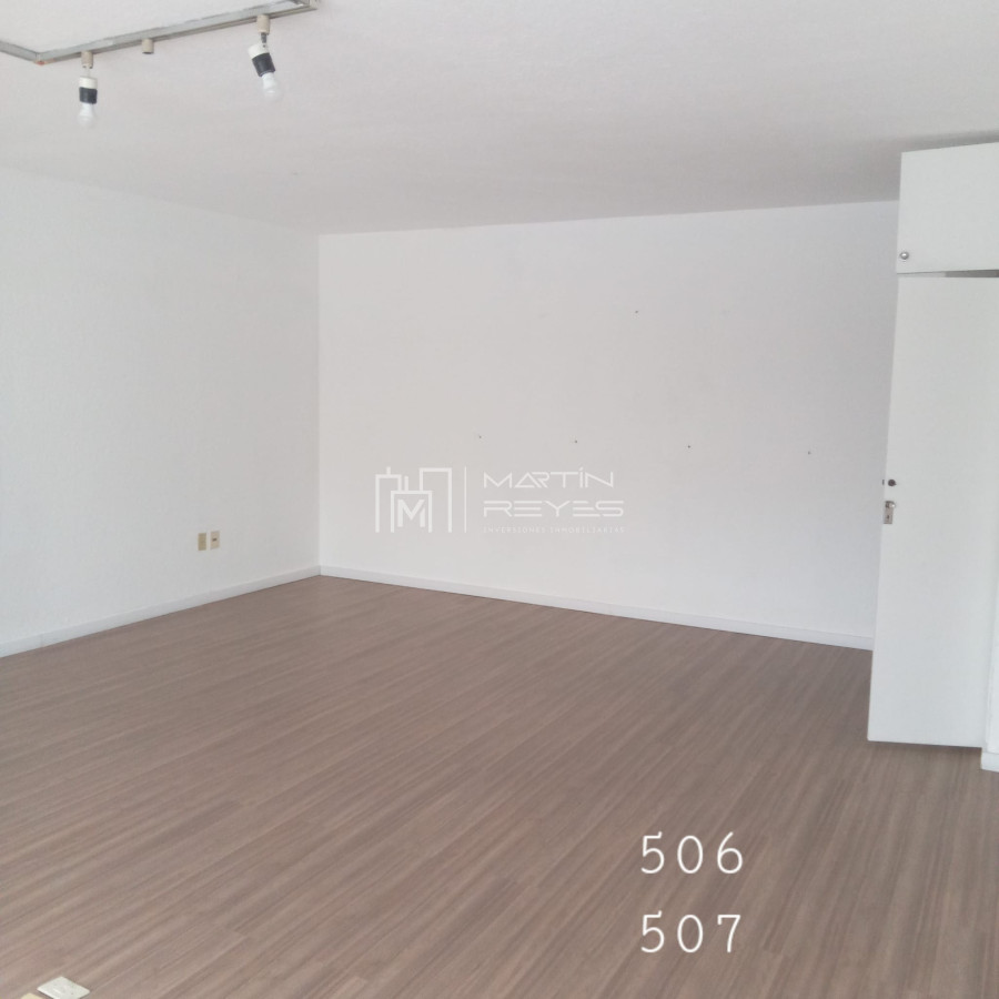 Apartamento ID.803/Alquiler-oficina-80m-en-Ciudad-Vieja-(cod-803) - Alquiler oficina 80m en Ciudad Vieja (cod 803)