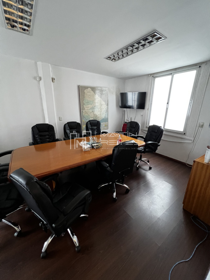 Apartamento ID.1125 - Venta Departamento de 14 Dormitorios sobre 18 de Julio (cod 1125)