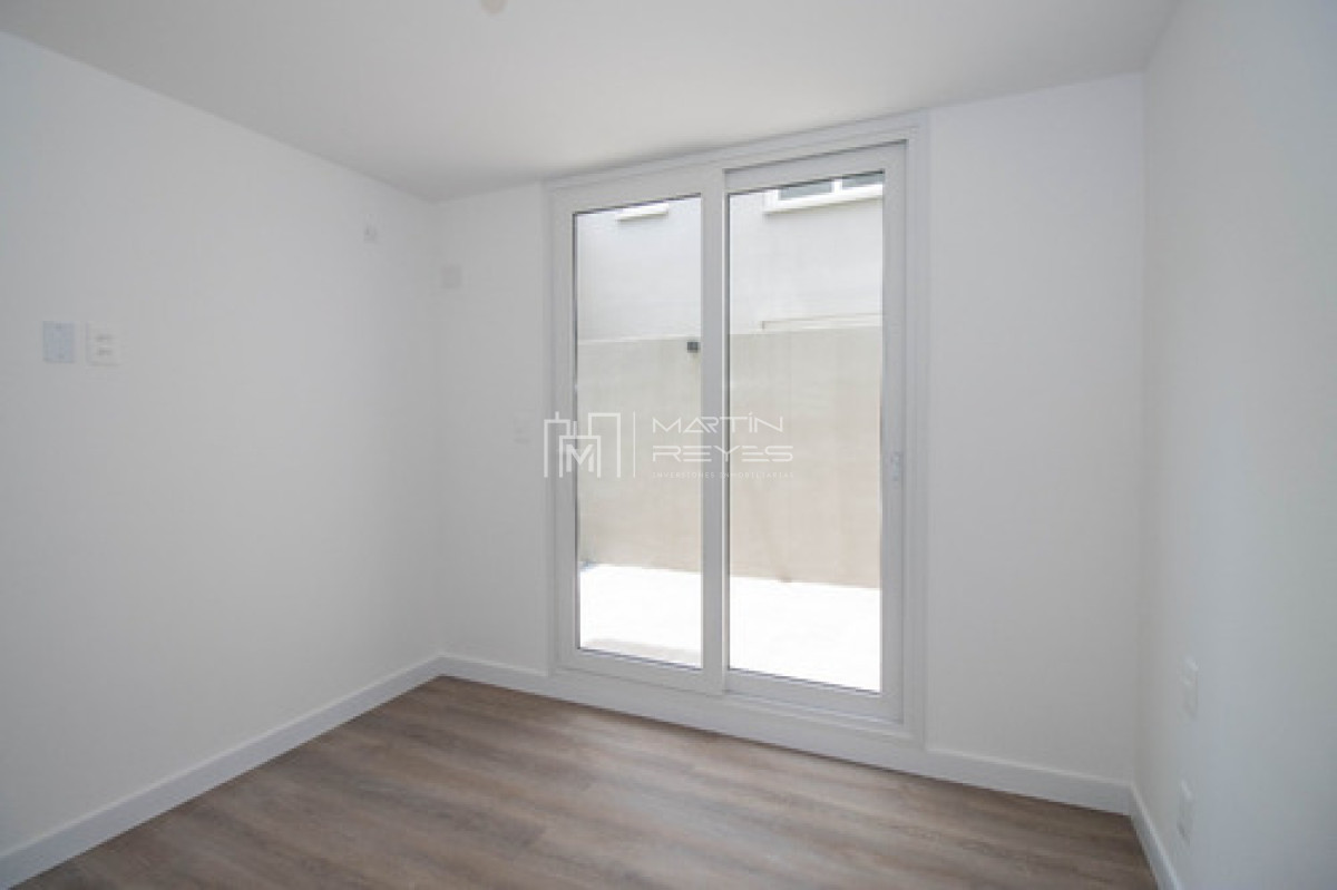 Apartamento ID.1173 - Venta Apartamento De 2 Dormitorios En Malvin Con Cochera, Patio Y Parrillero Propio Tipo Penthouse! Oportunidad