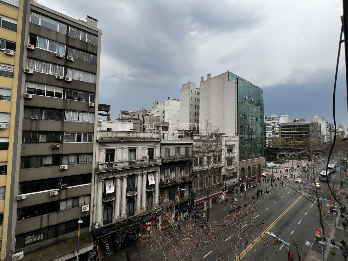 Apartamento ID.1125 - Venta Departamento de 14 Dormitorios sobre 18 de Julio (cod 1125)