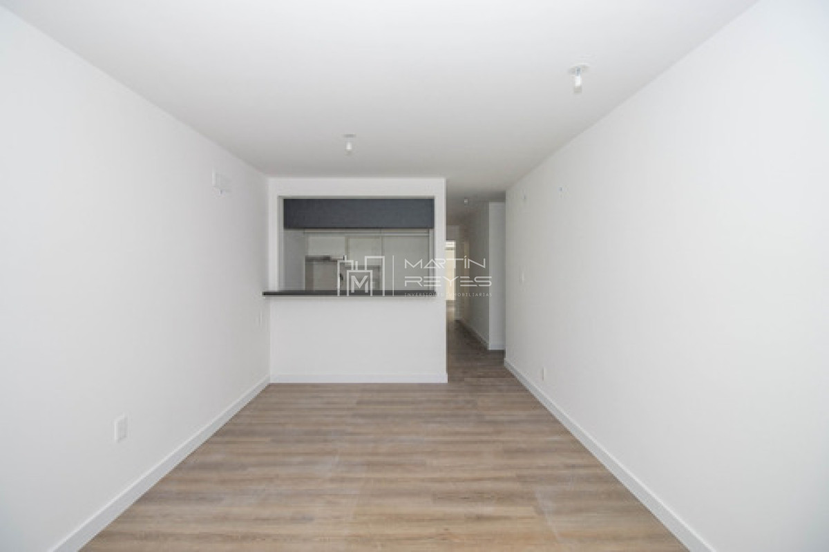 Apartamento ID.1173 - Venta Apartamento De 2 Dormitorios En Malvin Con Cochera, Patio Y Parrillero Propio Tipo Penthouse! Oportunidad
