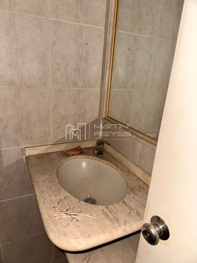 Apartamento ID.803/Alquiler-oficina-80m-en-Ciudad-Vieja-(cod-803) - Alquiler oficina 80m en Ciudad Vieja (cod 803)