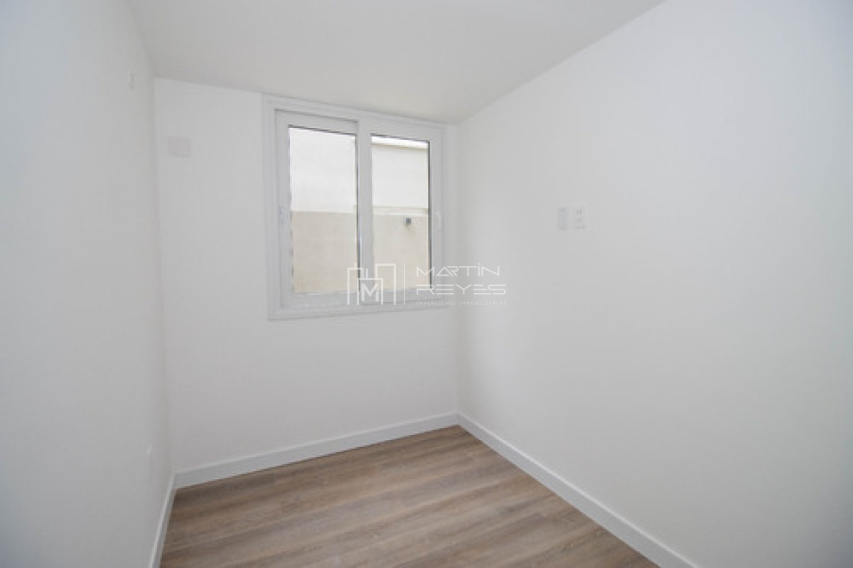 Apartamento ID.1173 - Venta Apartamento De 2 Dormitorios En Malvin Con Cochera, Patio Y Parrillero Propio Tipo Penthouse! Oportunidad