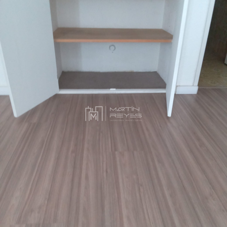 Apartamento ID.803/Alquiler-oficina-80m-en-Ciudad-Vieja-(cod-803) - Alquiler oficina 80m en Ciudad Vieja (cod 803)
