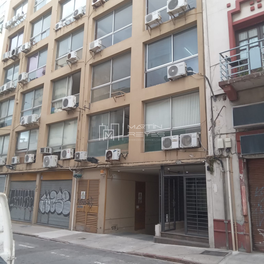 Apartamento ID.803/Alquiler-oficina-80m-en-Ciudad-Vieja-(cod-803) - Alquiler oficina 80m en Ciudad Vieja (cod 803)