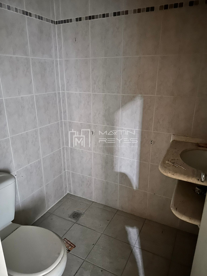 Apartamento ID.803/Alquiler-oficina-80m-en-Ciudad-Vieja-(cod-803) - Alquiler oficina 80m en Ciudad Vieja (cod 803)