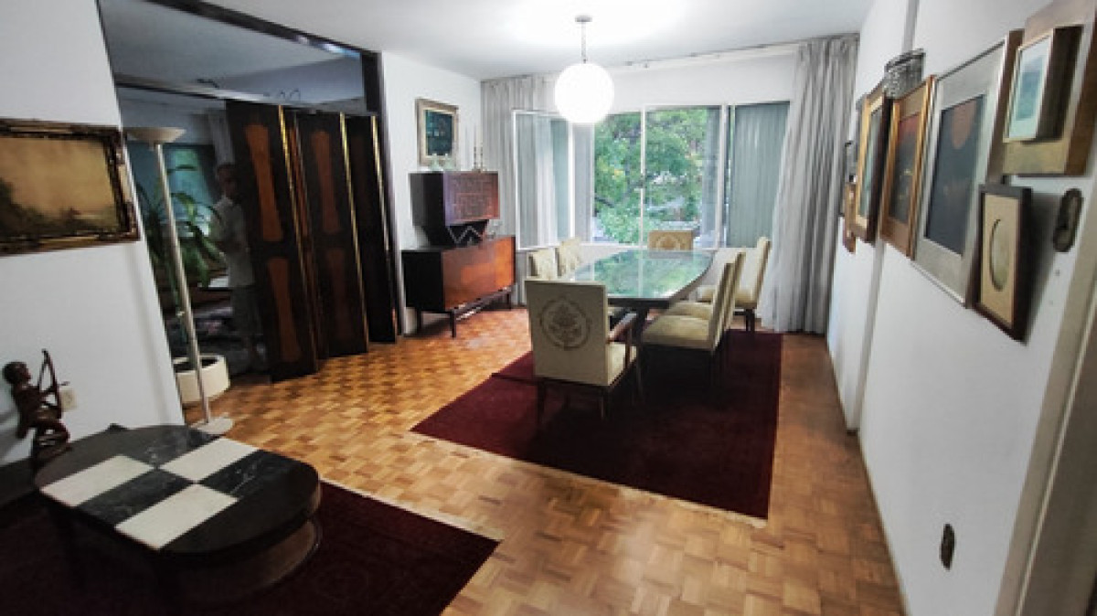 Venta apartamento 3 dormitorios y servicio con garaje fijo en Punta Carretas