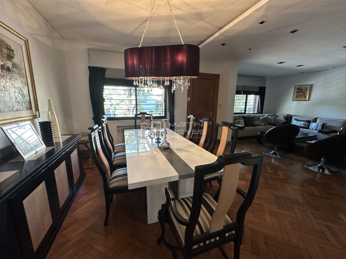 Casa ID.1214 - Venta en Exclusiva Casa 3 Dormitorios, Escritorio o Consultorio Profesional, Servicio completo en Punta Carretas