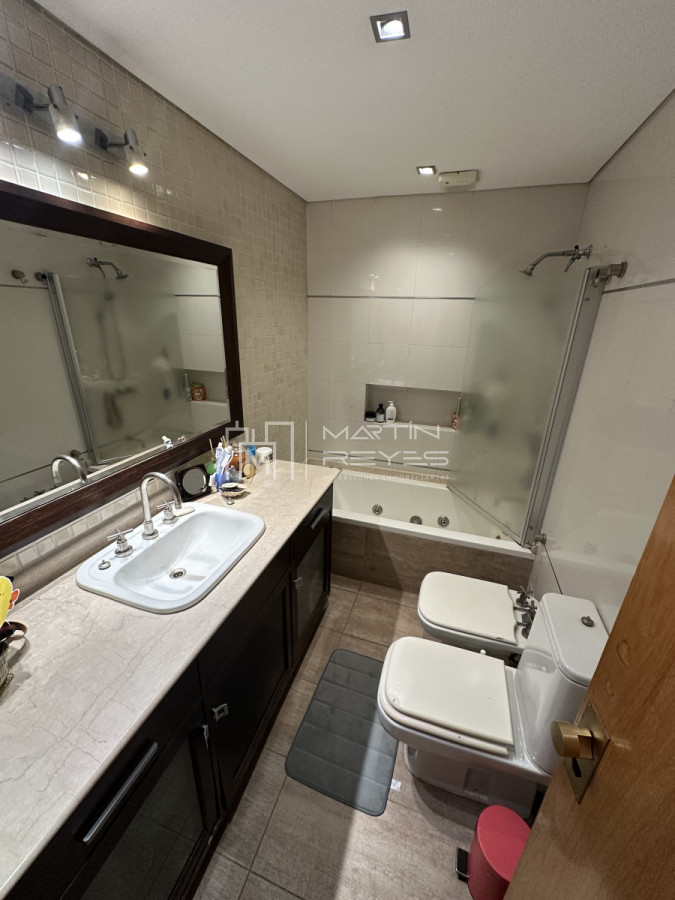 Casa ID.1214 - Venta en Exclusiva Casa 3 Dormitorios, Escritorio o Consultorio Profesional, Servicio completo en Punta Carretas