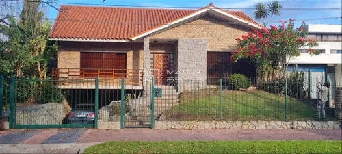 Casa ID.954 - Venta Casa 6 Dormitorios en Carrasco Sur (cod 954)