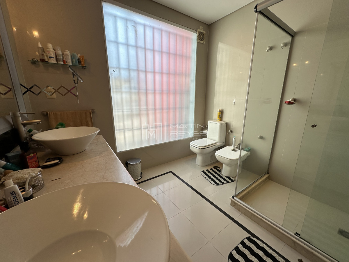 Casa ID.1214 - Venta en Exclusiva Casa 3 Dormitorios, Escritorio o Consultorio Profesional, Servicio completo en Punta Carretas