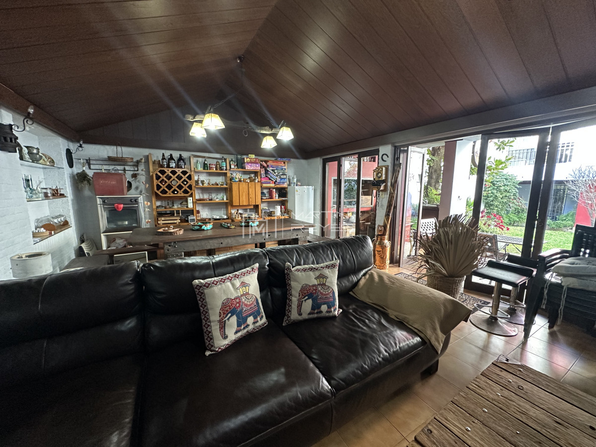 Casa ID.1214 - Venta en Exclusiva Casa 3 Dormitorios, Escritorio o Consultorio Profesional, Servicio completo en Punta Carretas