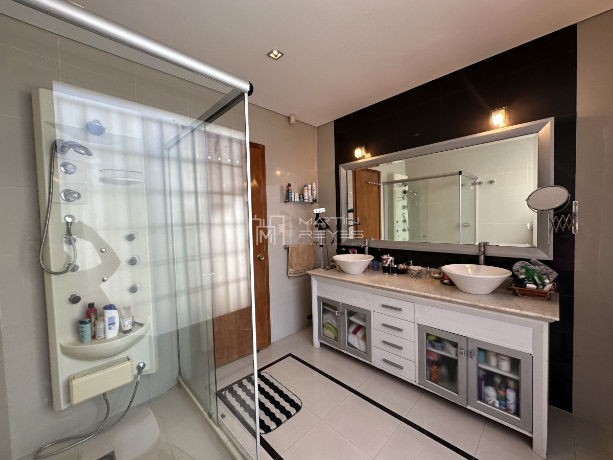 Casa ID.1214 - Venta en Exclusiva Casa 3 Dormitorios, Escritorio o Consultorio Profesional, Servicio completo en Punta Carretas