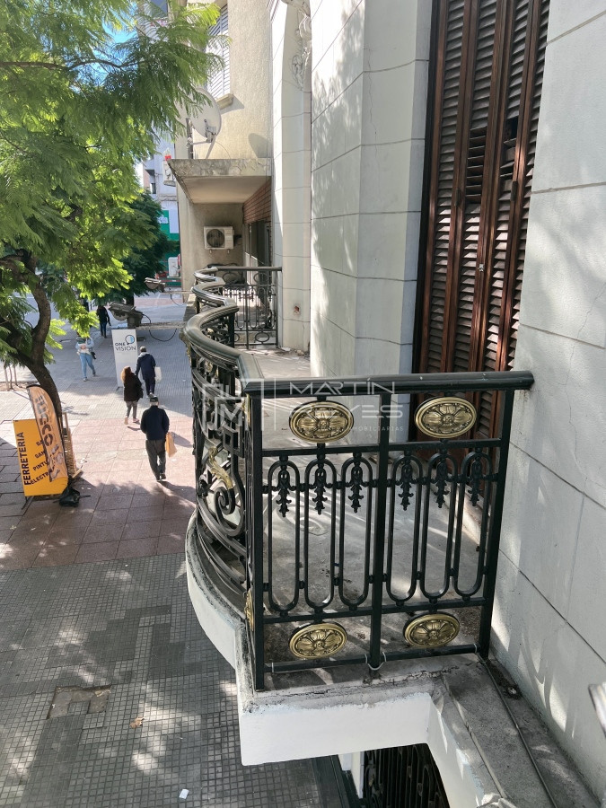 Casa ID.522 - Venta Casa 9 Dormitorios sobre Av. 18 de Julio 