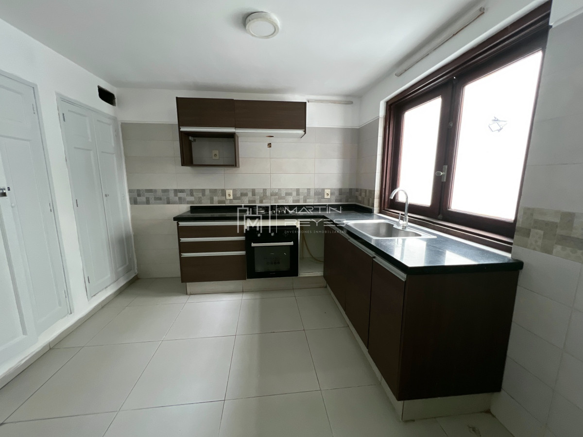 Casa ID.522 - Venta Casa 9 Dormitorios sobre Av. 18 de Julio 