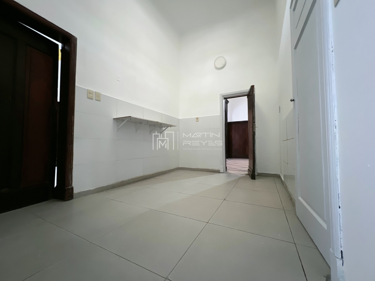 Casa ID.522 - Venta Casa 9 Dormitorios sobre Av. 18 de Julio 
