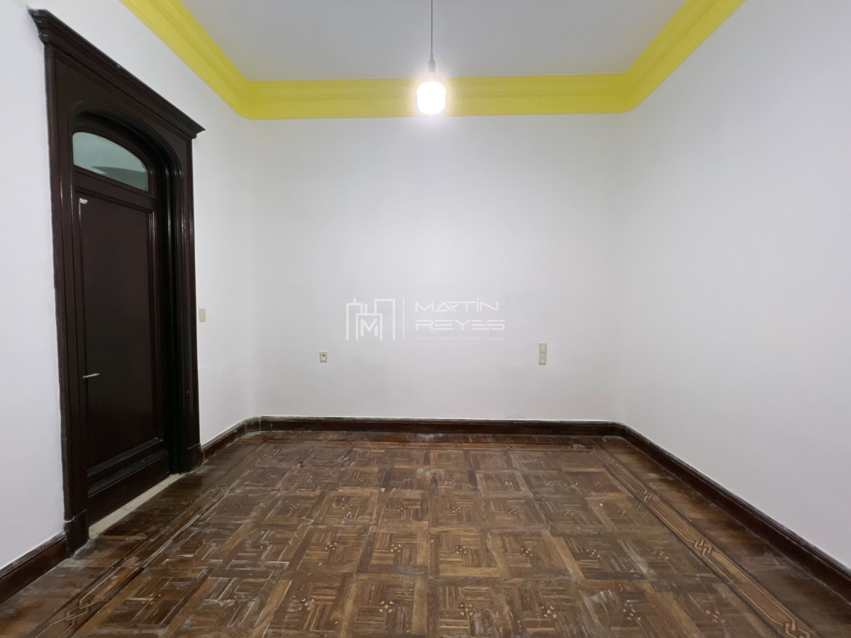 Casa ID.522 - Venta Casa 9 Dormitorios sobre Av. 18 de Julio 